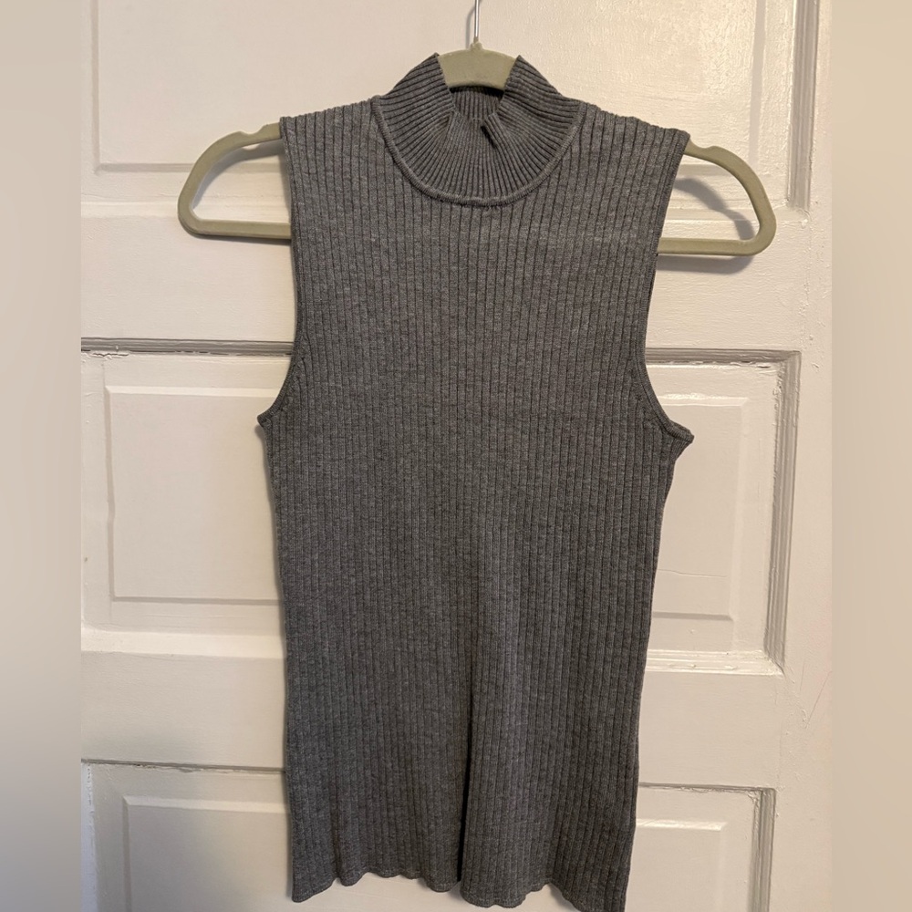 Grey Ribbed Knit Sleevless Turtleneck